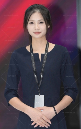 241220-32=65√文质彬彬，丝袜小姐姐 10P