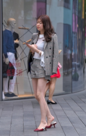 白皙西服高跟凉鞋美腿**