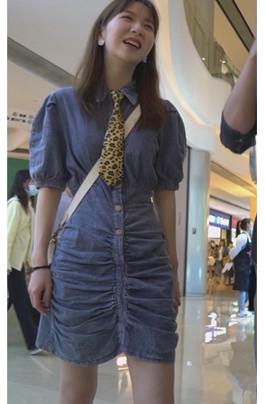 很开心的美女