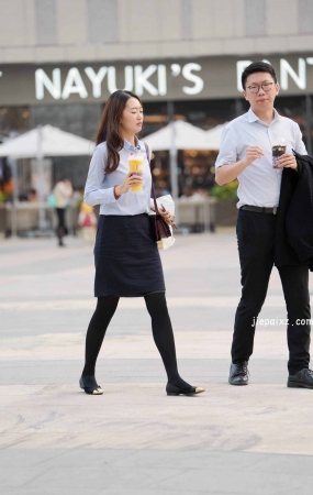 街拍短裙妹子