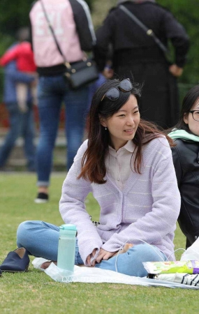 笑容灿烂妹子