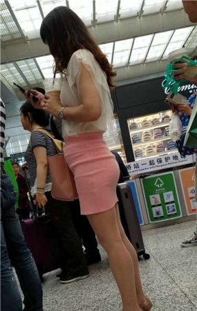4k超清，迷人粉色包臀裙长腿高跟鞋性感美少妇
