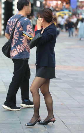 黑丝街拍高跟少妇