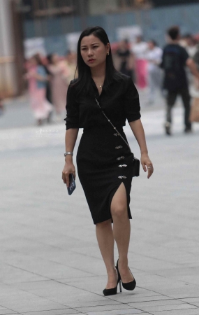 高跟街拍少妇-13P