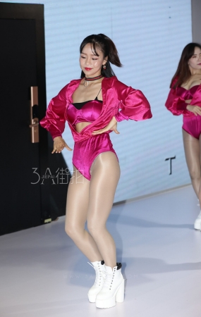 dancer的油亮丝袜-11P