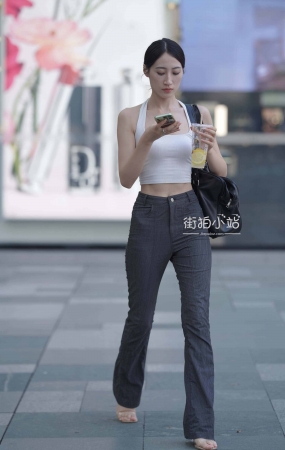 街拍长腿长裤美眉