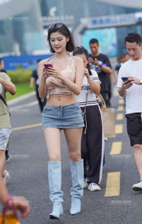 休闲时尚辣妹