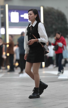街拍少妇