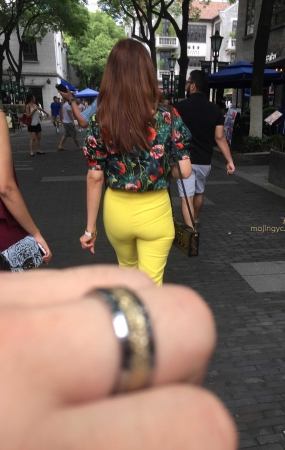 紧身黄裤