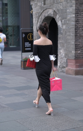 端庄的性感美少妇-14P