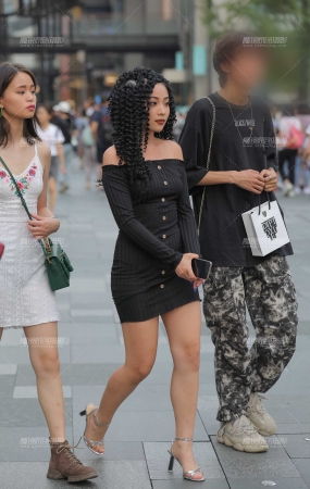 黑色包臀裙