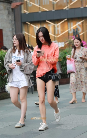 超短热裤小妹