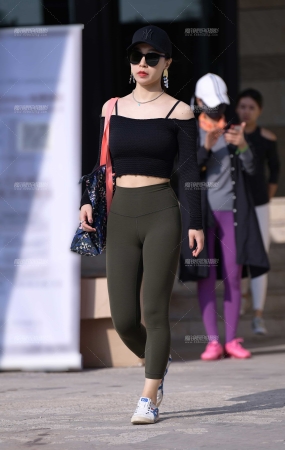 第1556篇瑜伽紧身美女
