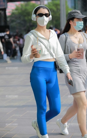 蓝色瑜伽裤