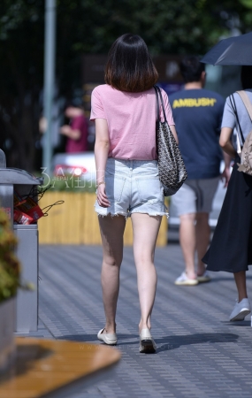 比诺-高冷知性长腿美女-13P
