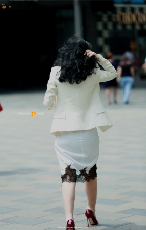 尖头超细高跟美女笑的甜-13P