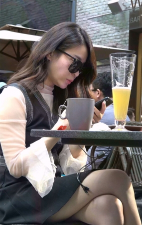 极品白皙美腿高跟鞋小资翘女郎