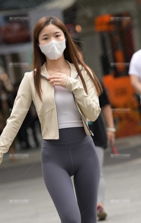 小巧玲珑的女孩