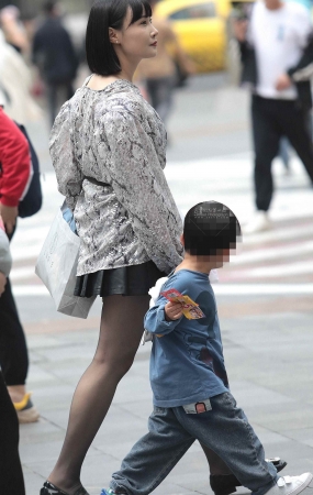 街拍黑丝少妇
