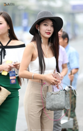 极品长腿帽子美眉，看背面想犯罪-15P