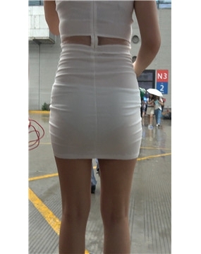 身材超赞的包臀性感大皮裤showgirl姑娘们。