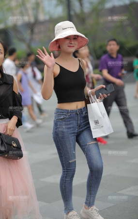 紧牛美眉