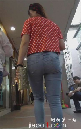 紧身蓝牛小肥妹 [589 MB]