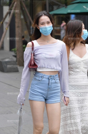 热裤长腿女孩