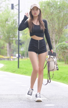 棒球帽女孩