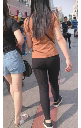 紧身黑裤