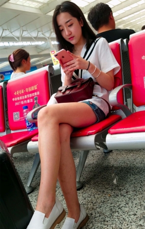 蓝色牛仔小短裤长发清纯漂亮美女极品长腿