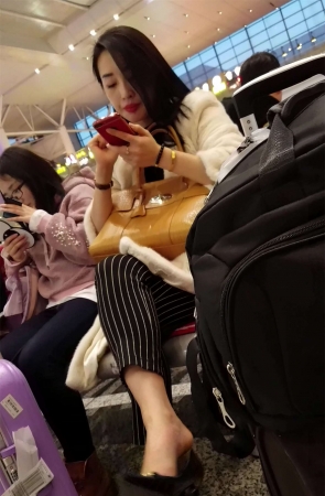 候机室御姐高跟美足