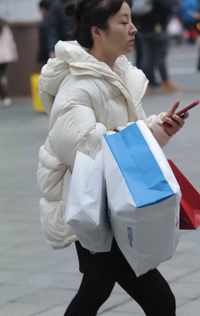街拍黑丝少妇