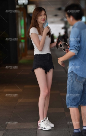黑色热裤美女