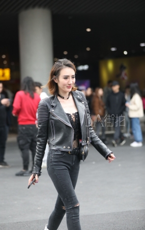 气场强大的短发小姐姐-18P