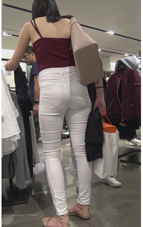 商场里试衣服的白裤紧身小姐姐①