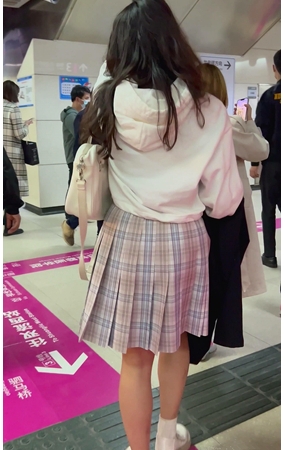 百褶裙妹子
