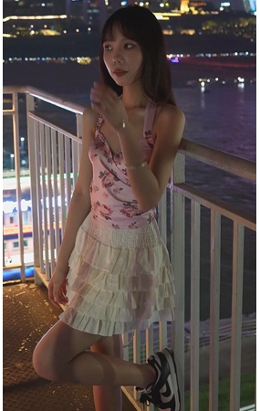 气质白裙美女