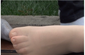 玲珑小巧的脚丫 [281 MB/MP4]