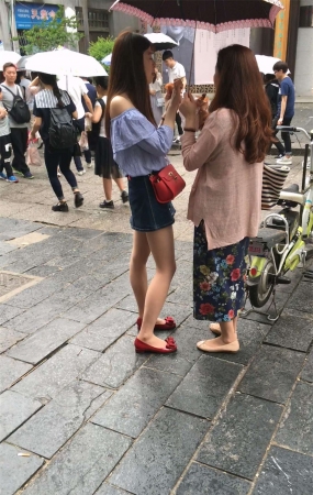 蓝色牛仔裙