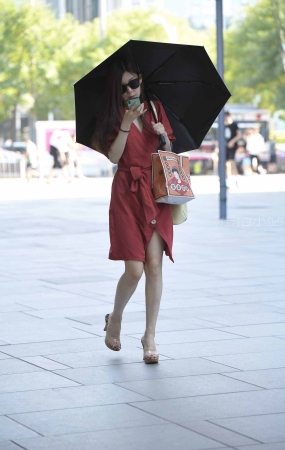 墨镜大美女