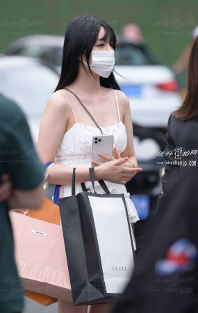 2079-22+42/白皙美腿小姐姐 6P