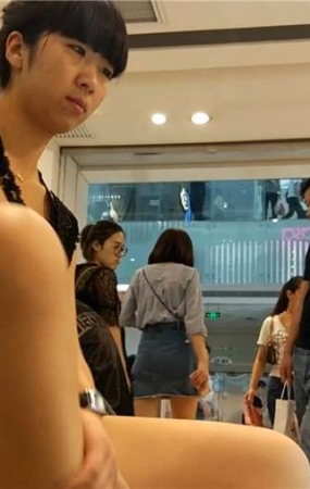 试鞋的短裤肉丝美腿美女