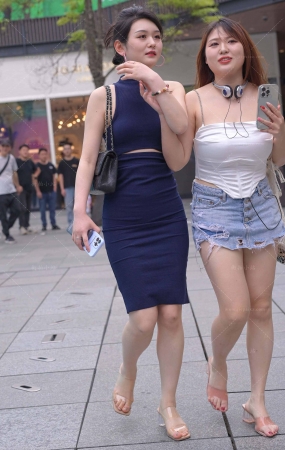 街拍气质蓝裙美女
