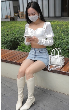 性感的牛仔裙美女【套图+视频】