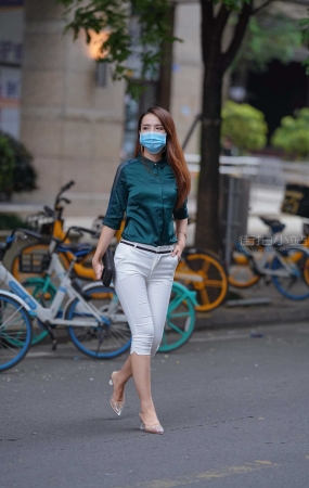 极品紧致好身材白裤美女