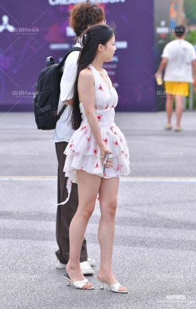 花裙白凉拖 24-06-16-37