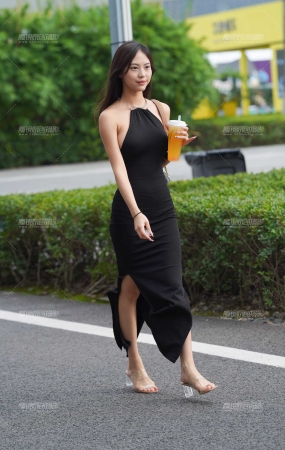 性感黑裙美女