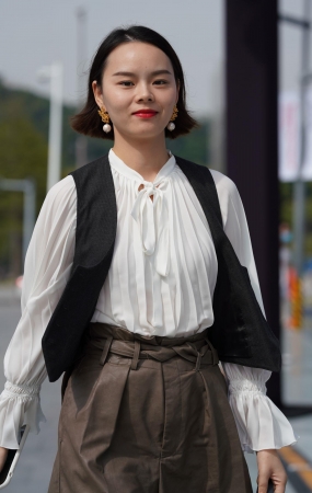 逛街美女