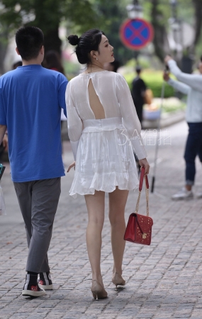 1102-1旅游的美女-13P